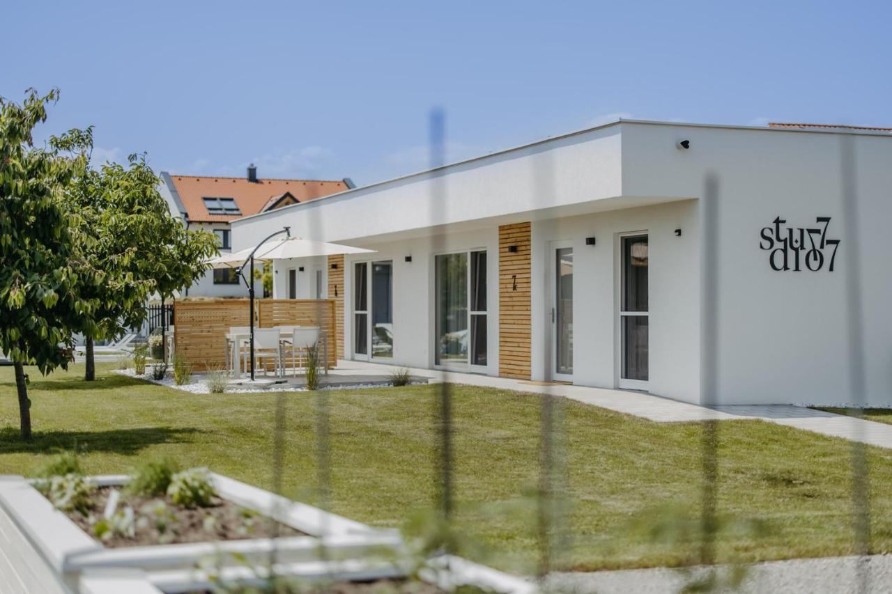 Studio 777 Apartments Ильмиц Экстерьер фото